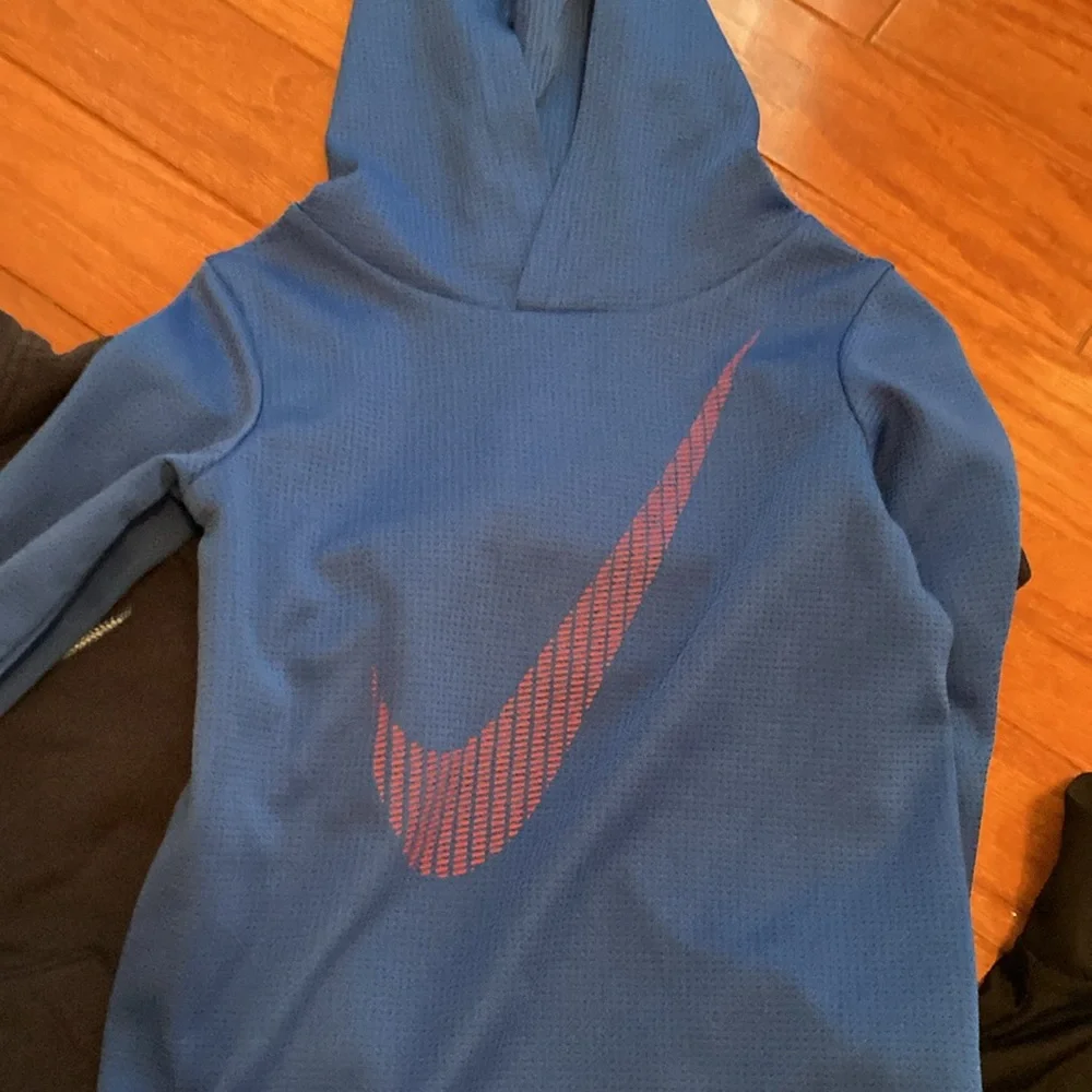 Bundle of 6 Nike hoodies, pull over & 3 sweatpants. Total of 9 items - Picture 8 of 16